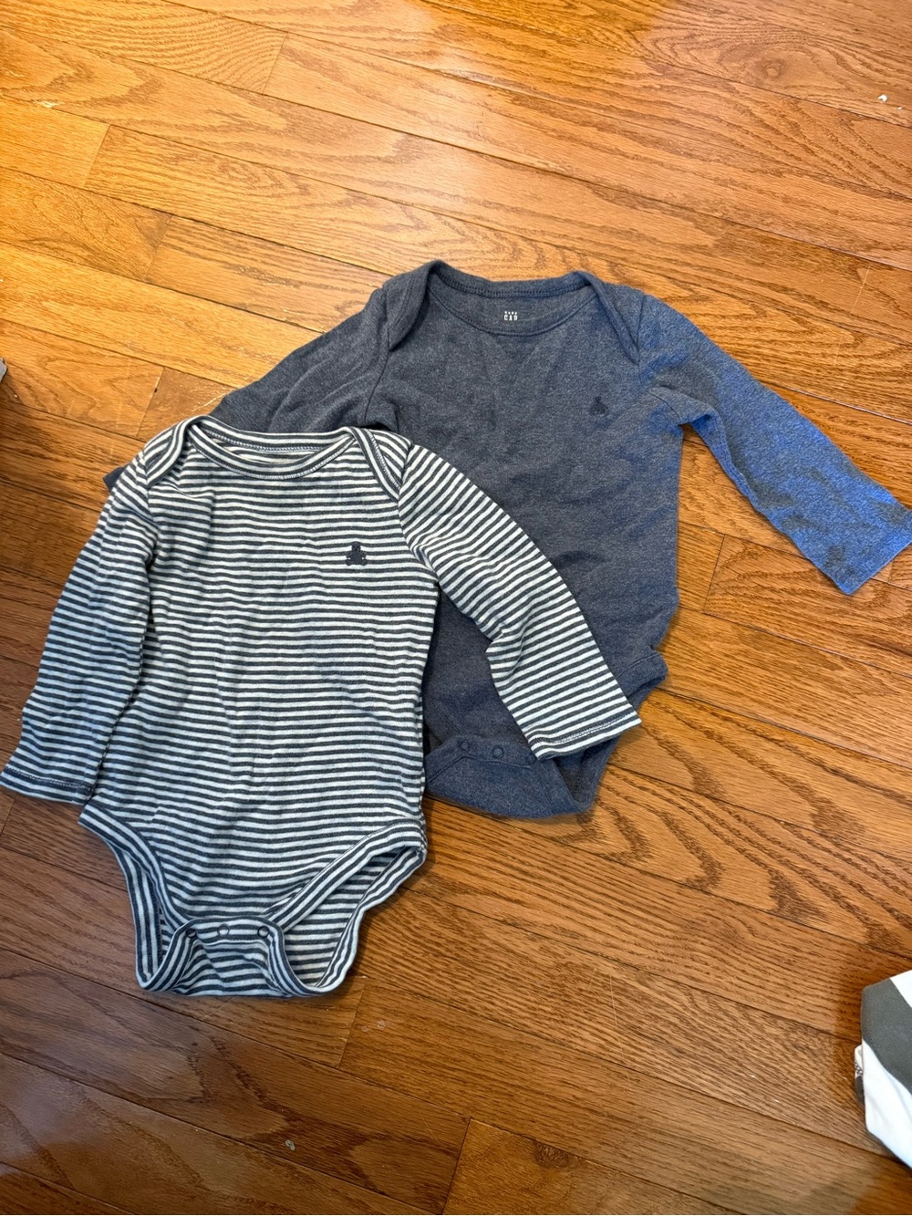 Baby Gap 6-12M 2-Pack Grey and Navy Long-Sleeve Baby One-Piece Bodysuits